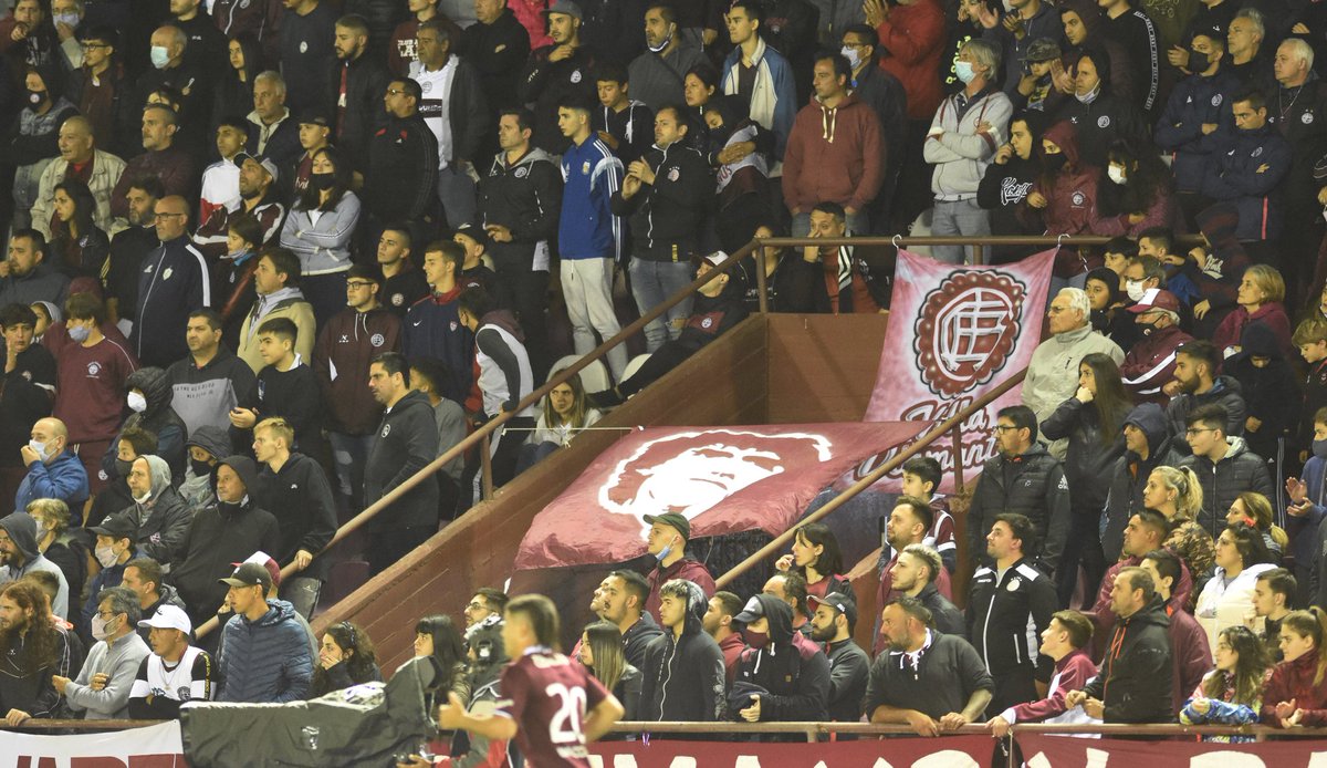 fortalezagrana's tweet photo. 🔍 BUSCATE: LANÚS 1-1 ESTUDIANTES

Como en cada partido de local, no te pierdas la #Fotogalería 📸🇱🇻 exclusiva de FG con todo el color y las mejores postales de las tribunas en la igualdad contra el Pincha, vía @Pablovillanfoto 👏

👉 https://t.co/4WvuF7uW8l https://t.co/oAlSf5lyjg