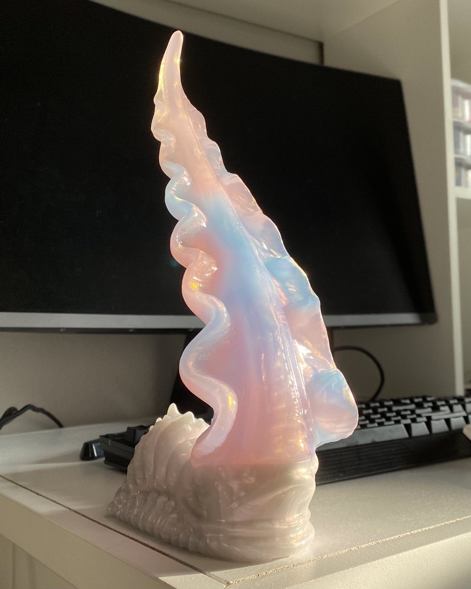 milkyvaseline's tweet photo. dawn + mother of pearl scylla... ethereal in the sun ☀️ https://t.co/6BmOoyBX84