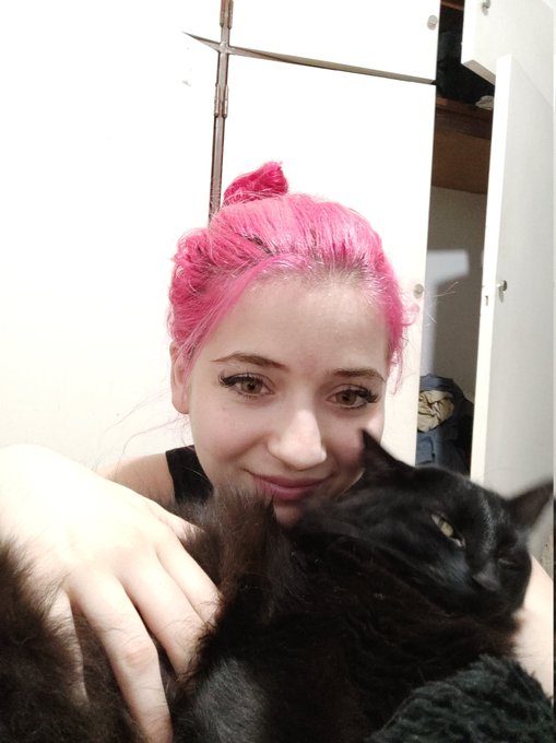 1 pic. s&aacute;bados de flojera, ignoren el esp&iacute;ritu de m&iacute; armario no quiero ordenarlo https://t.co/Z4fLo9