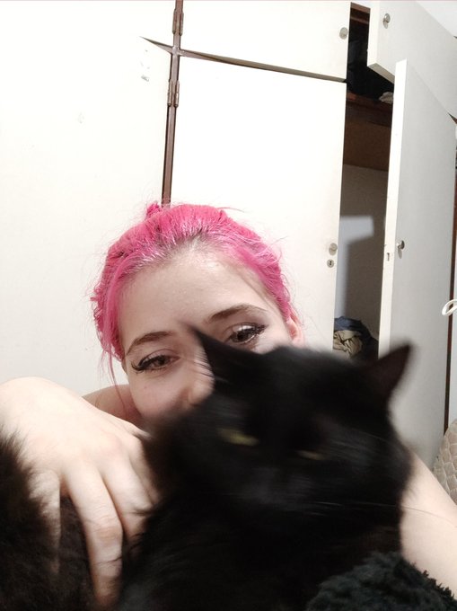 3 pic. s&aacute;bados de flojera, ignoren el esp&iacute;ritu de m&iacute; armario no quiero ordenarlo https://t.co/Z4fLo9