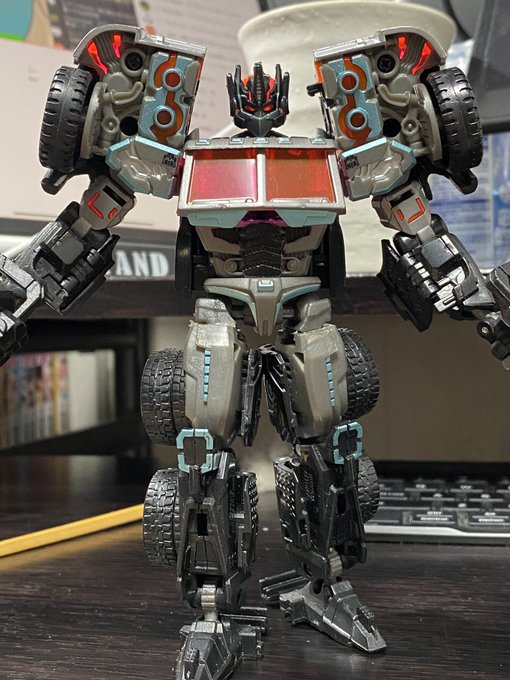 昔めっちゃブラックコンボイ欲し過ぎてブレード欠品なのに買ってしまったから、欲しいものない期間中に買い直すのもアリかもしれない 