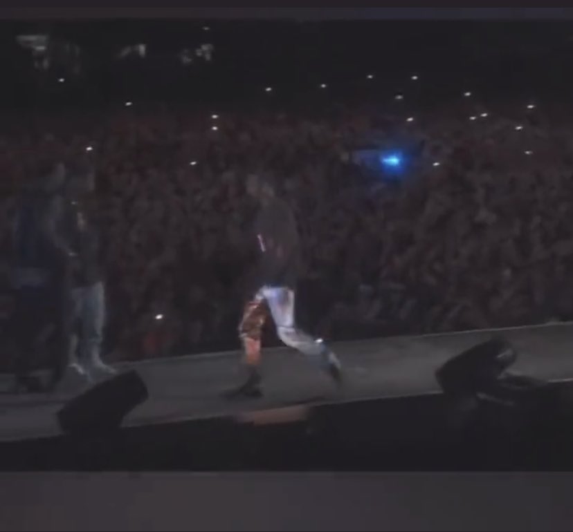 Amnlieyz's tweet photo. He could clearly see the ambulance and his crew had informed him someone had died. So why did he not stop the concert?? How can he not be held accountable in this situation?? #Astroworld #TravisScott #ASTROWORLDFest https://t.co/rRcHucWsLY