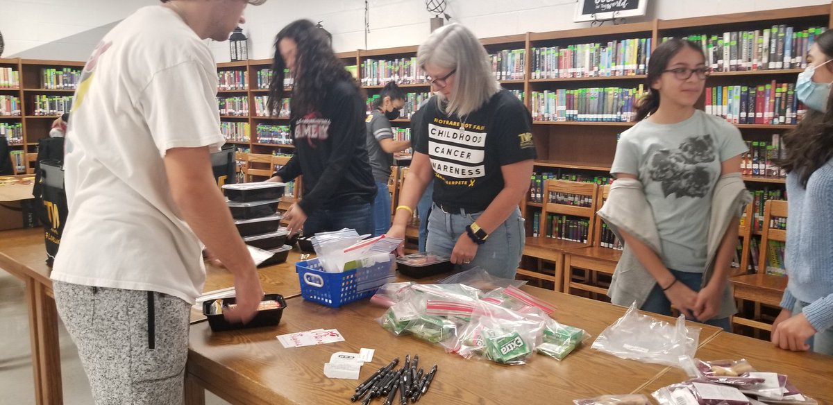Our #NJHS had a great morning <a href="/VernonMSWLA/">Vernon MS World Languages Academy</a> packing hospital GoBags for #TeamWalkerPete &amp; <a href="/JudiPeters/">Judi Peters</a> We are #AllIn because #KidsDeserveMoreThan4 
#ChildhoodCancerAwareness Now time to #FillNicksStocking
<a href="/ArelyRTamez/">Arely R. Tamez</a> <a href="/cltorres0404/">Christina Torres</a>