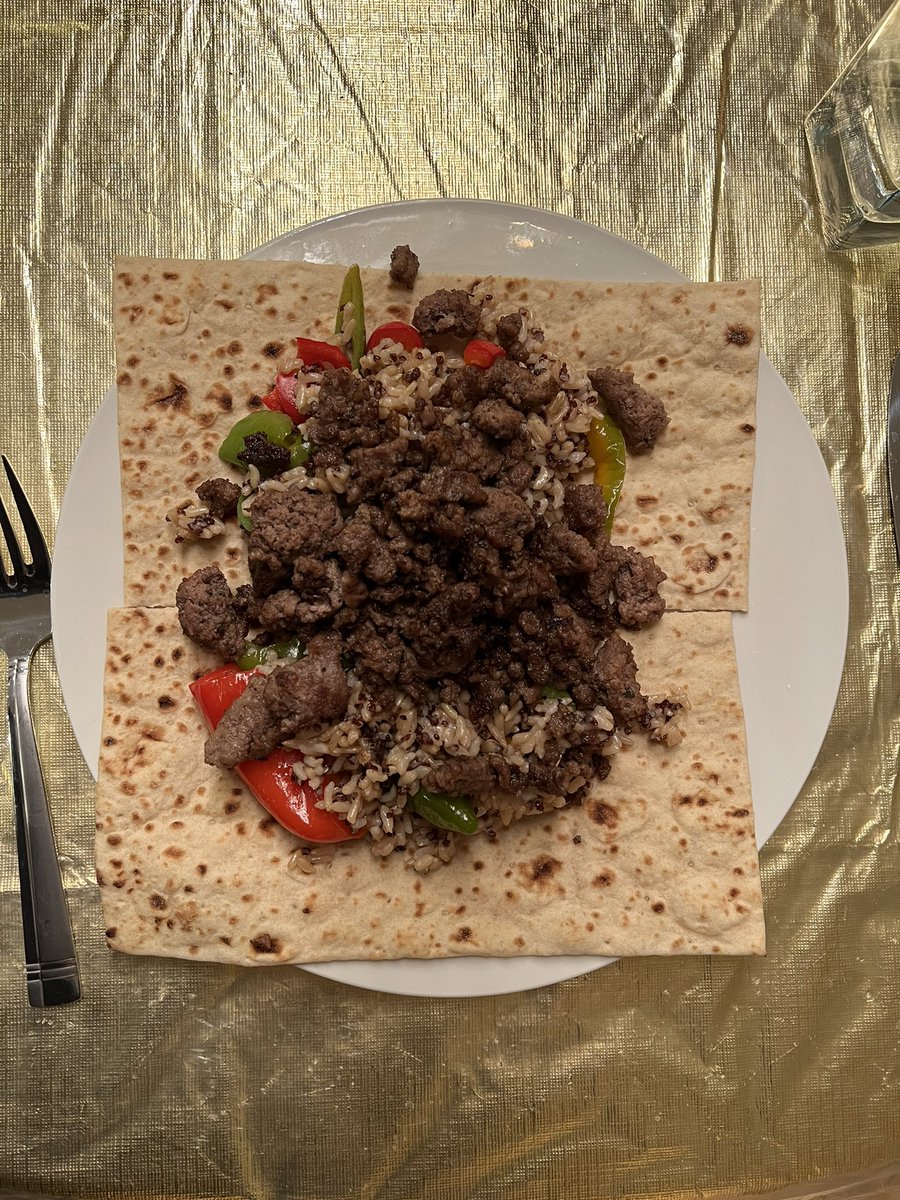 pmtick's tweet photo. 100% #organic #grassfed #groundbeef served over #peppers from my #moms #neighbors #garden and a bed of #brownrice and #redquinoa served over warm #lavash #flatbread #itssuppertime https://t.co/RUbtPS7TVE