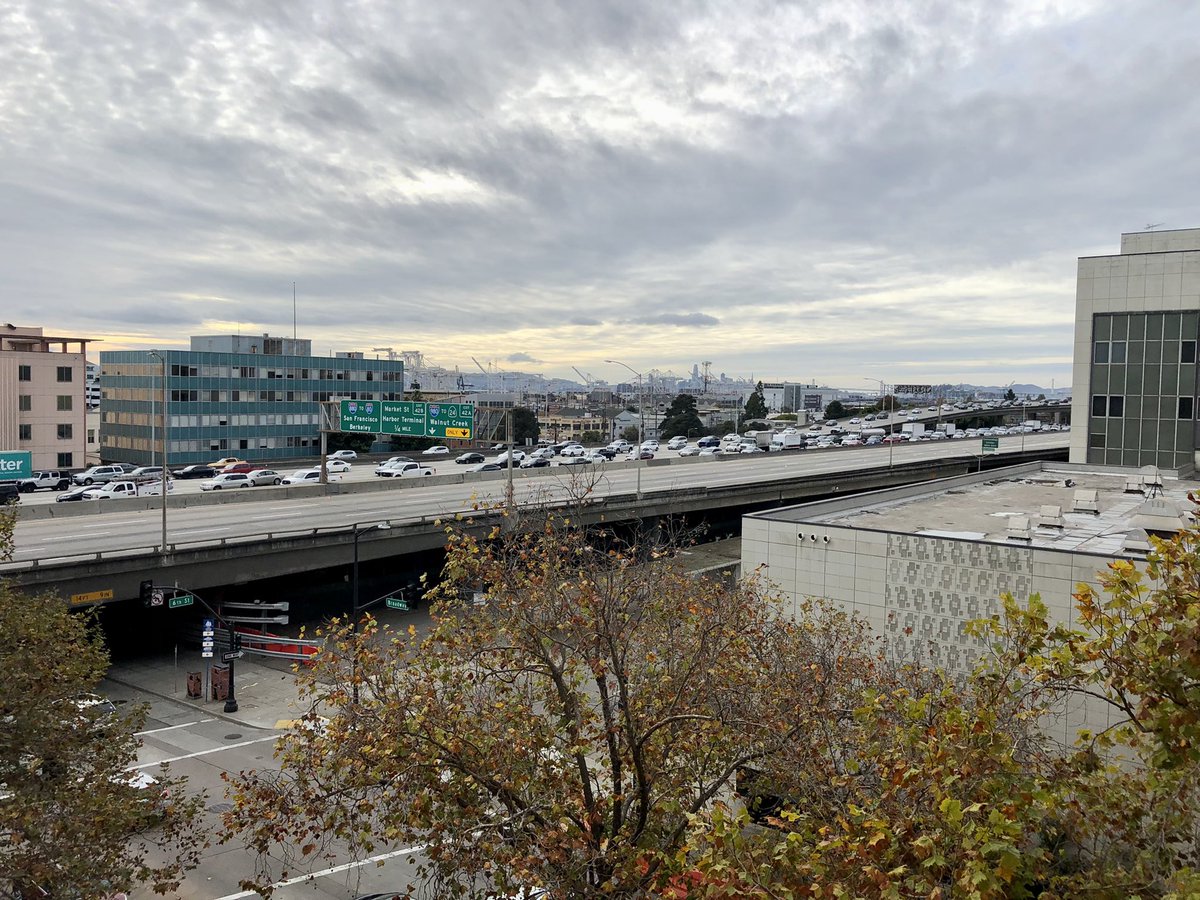 jkpang's tweet photo. I-880 north near downtown Oakland is completely shut down due to police activity. Apparently gun fire exchanged between to car? Seems like a poor choice of locale for a gun fight. https://t.co/a5B1yJSTJ2
