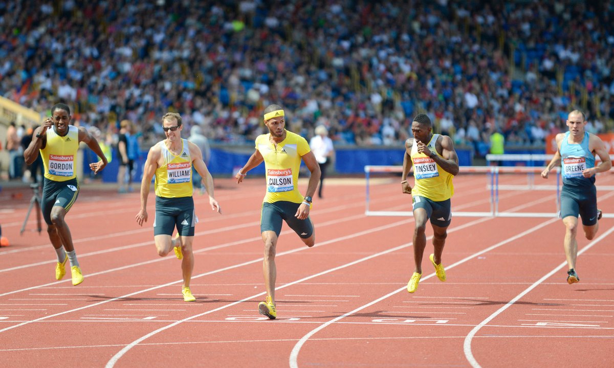 Бег по часовой стрелке или против. Почему бегают против часовой. Почему бегают против часовой. Бег против часовой стрелки. Гладкий бег виды.