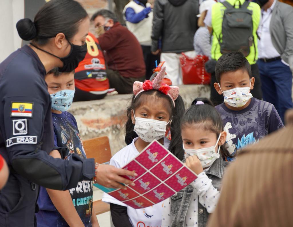 ECardenasVarela's tweet photo. Esta mañana participamos en la mesa de trabajo del #MunicipioEnTuBarrio junto a las autoridades metropolitanas y la comunidad del Sur de nuestra ciudad.

¡El trabajo en territorio nos permite conocer las necesidades de nuestra gente! #PorUnQuitoDigno 

#BomberosQuito https://t.co/j1WE9LT2z2