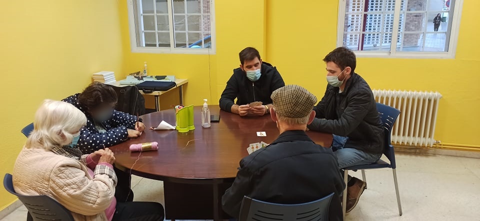 Mayores Activ@s y sus tardes de cartas, ganchillo y mándalas. Porque da igual lo que hagamos, lo importante es estar junt@s compartiendo momentos ❤

<a href="/FundlaCaixa/">Fundación ”la Caixa”</a> @hacemosCR <a href="/FundacionCepaim/">CONVIVE Fundación Cepaim</a> <a href="/SanidadCR/">Sanidad Ciudad Real</a> 
#ConvocatoriaslaCaixa #mayoresactivos #SaludComunitaria #actividades