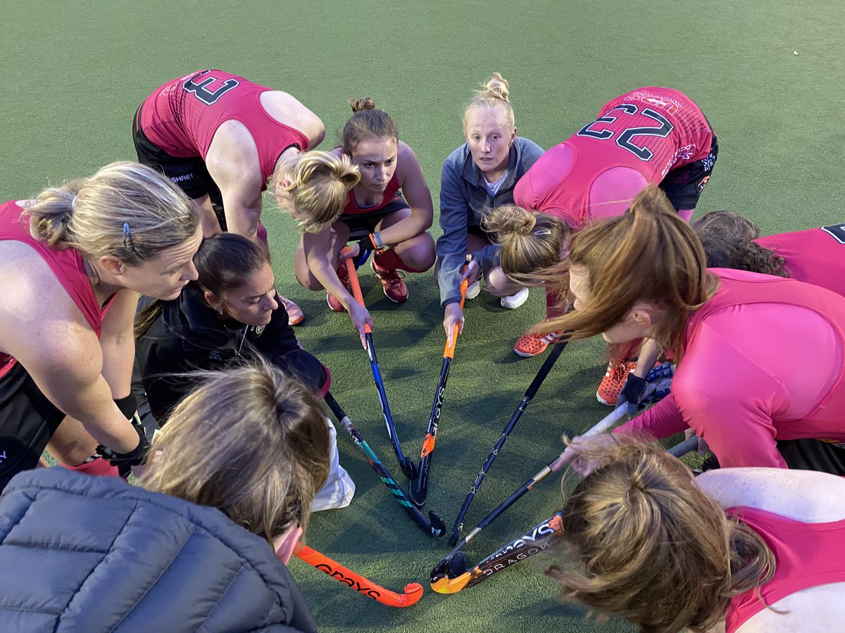 SloughHCL1's tweet image. As you age, you learn to tolerate 👀 
💥💕🖤💥💕🖤💥

💥 W 0-1 vs @readinghc 🐸

🎯Goal:
👩🏻‍⚕️Dr Mummy Potts 

⭐️MoM : @lyndseyfitness 🚒💅🏼
🃏DoD : @AnnaBaker107 ❎⏳
 
#frogs #lactic #gameover #73mins @SloughHC 💕🖤 #PinknBlacks