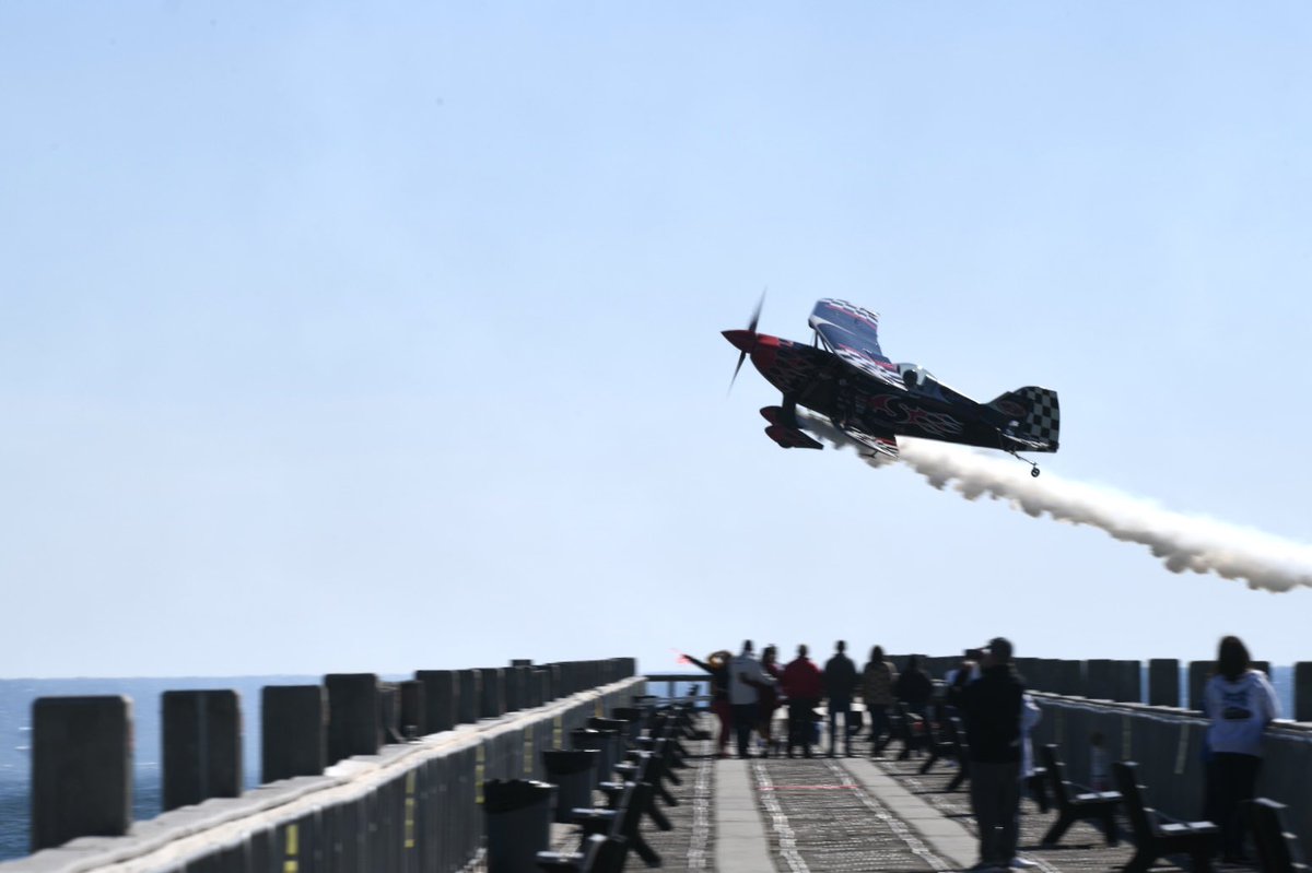 DevonRNWFDN's tweet photo. Sights from the #blueangels air show @pnj https://t.co/P1H0ez7N7j