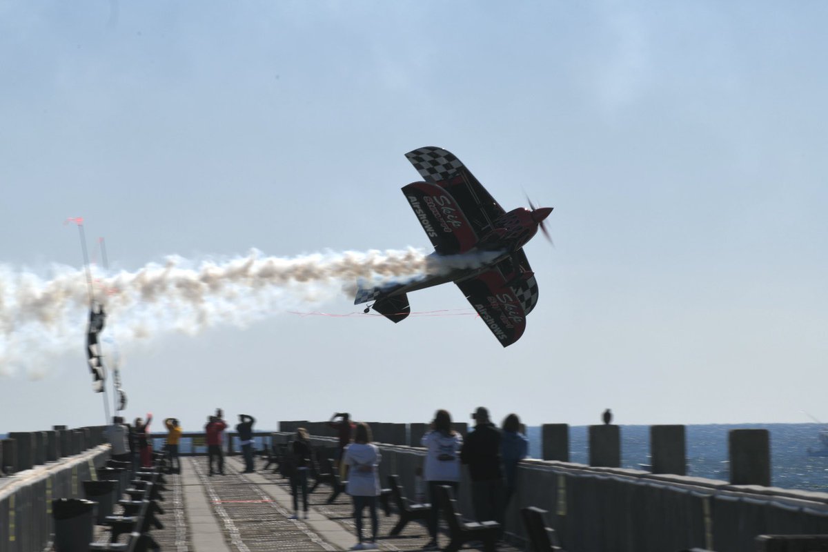 DevonRNWFDN's tweet photo. Sights from the #blueangels air show @pnj https://t.co/P1H0ez7N7j