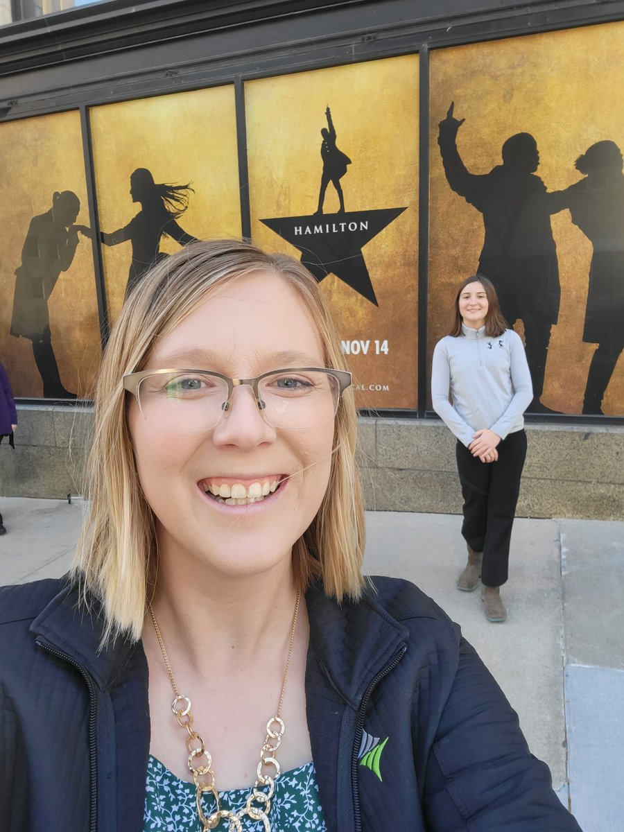 regenlux's tweet photo. Excited to watch @HamiltonMusical with my little sister! #AngelicaTour https://t.co/jGQRNsGUHU