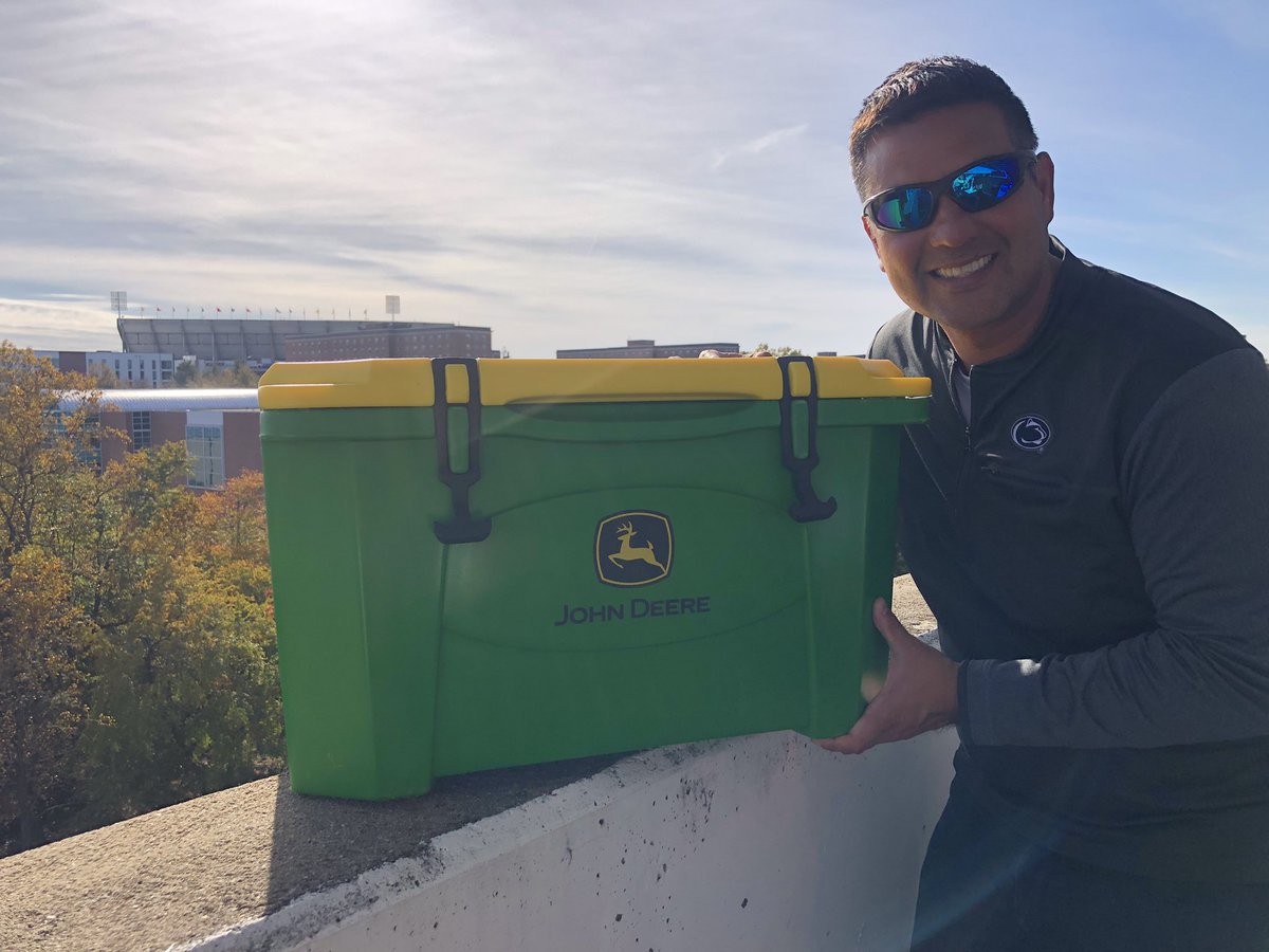 KatieNieradka's tweet photo. @FinchTurf It’s the #flatstanley of coolers!! @jonurbo can’t decide which team to root for today 🤦🏼‍♀️
#JohnDeere #terrapin #WeAre #UMDTurf #PennStateTurf https://t.co/2i2amGHLkh