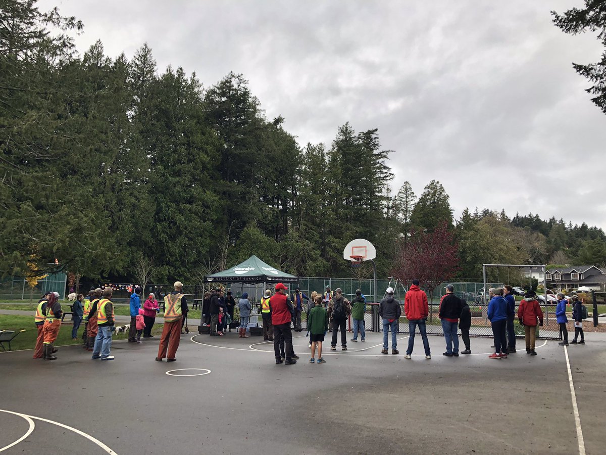 RJMersereau's tweet photo. Great turnout for #TreeAppreciationDay at McMinn Park in #Saanich!
Many hands make light work.
So special to see so many little ones contributing! https://t.co/NmM17rMc6X