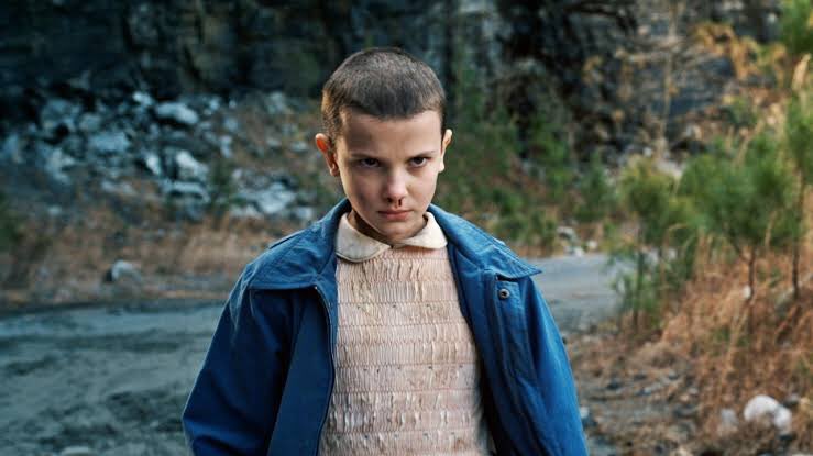 KarollinaOk's tweet photo. season 1 / season 2 / season 3 / season 4 #StrangerThingsDay https://t.co/V7IBo9VEtQ