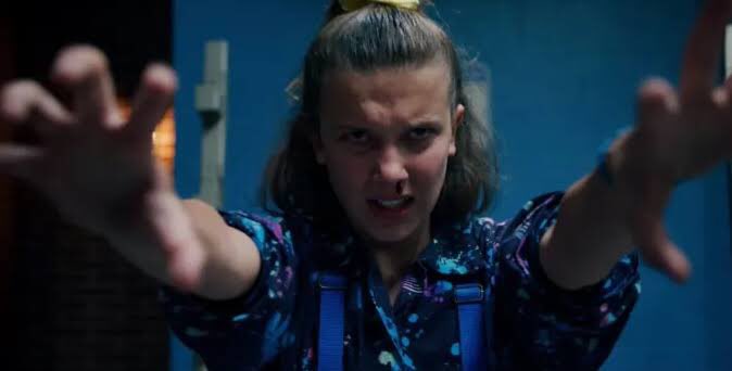 KarollinaOk's tweet photo. season 1 / season 2 / season 3 / season 4 #StrangerThingsDay https://t.co/V7IBo9VEtQ