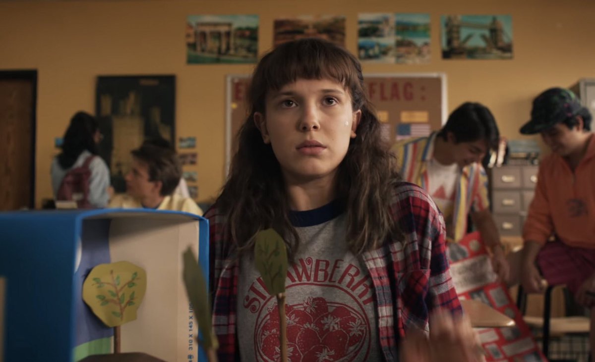 KarollinaOk's tweet photo. season 1 / season 2 / season 3 / season 4 #StrangerThingsDay https://t.co/V7IBo9VEtQ