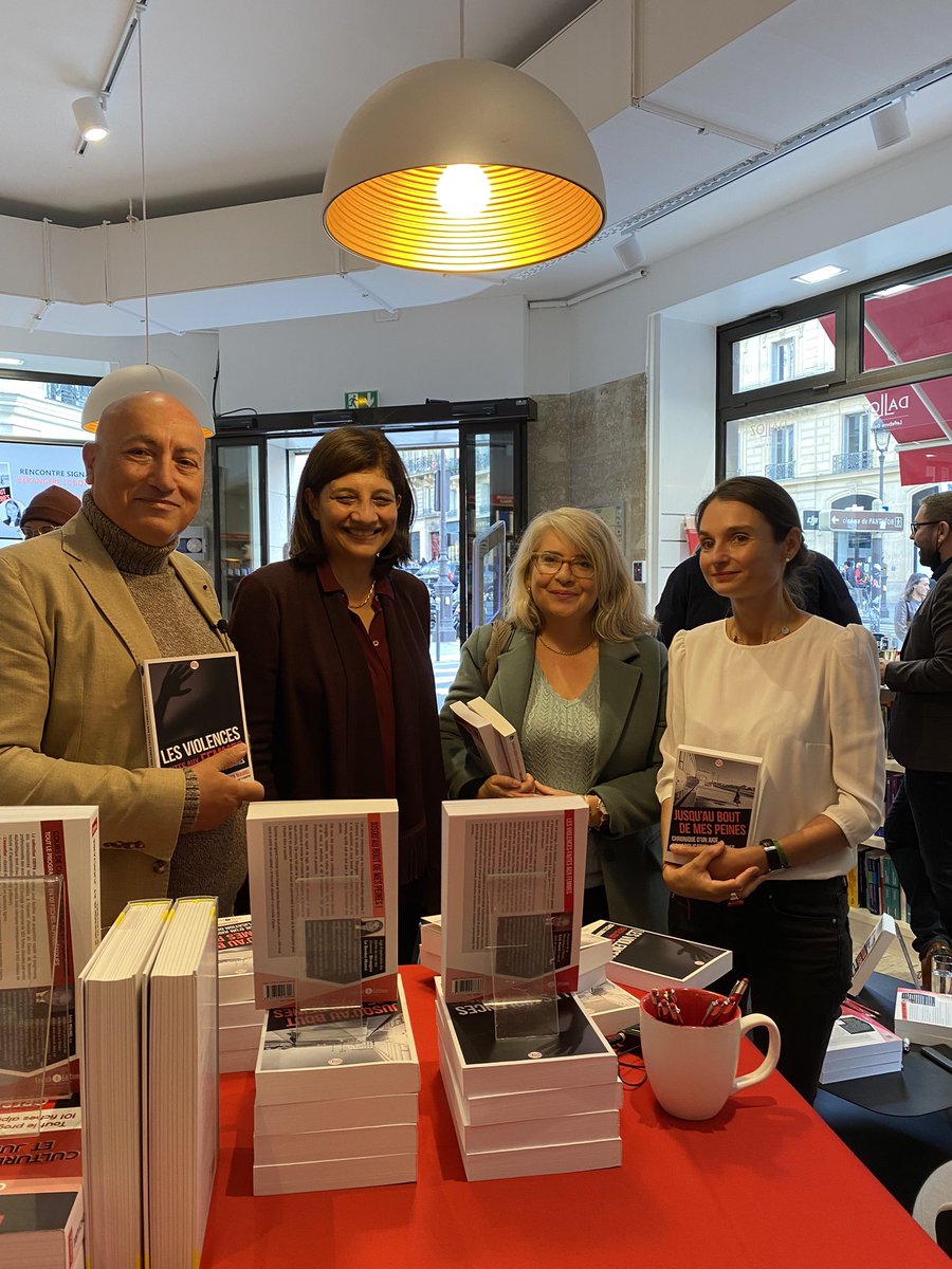 Féral-Schuhl (@feral_schuhl) on Twitter photo Privilège d’avoir rencontré auj à la <a href="/libdalloz/">Librairie Dalloz</a> @procureurNimes <a href="/dedere22/">Berangere LE BOËDEC</a> à l’occasion de la sortie de leurs livres. Si vous avez manqué ce rendez-vous, séance de rattrapage avec « Jusqu’au bout de mes peines »et « Les violences faites aux femmes » publiés chez <a href="/EnrickBEditions/">Enrick .B. Éditions 📚</a> Privilège d’avoir rencontré auj à la <a href="/libdalloz/">Librairie Dalloz</a> @procureurNimes <a href="/dedere22/">Berangere LE BOËDEC</a> à l’occasion de la sortie de leurs livres. Si vous avez manqué ce rendez-vous, séance de rattrapage avec « Jusqu’au bout de mes peines »et « Les violences faites aux femmes » publiés chez <a href="/EnrickBEditions/">Enrick .B. Éditions 📚</a>