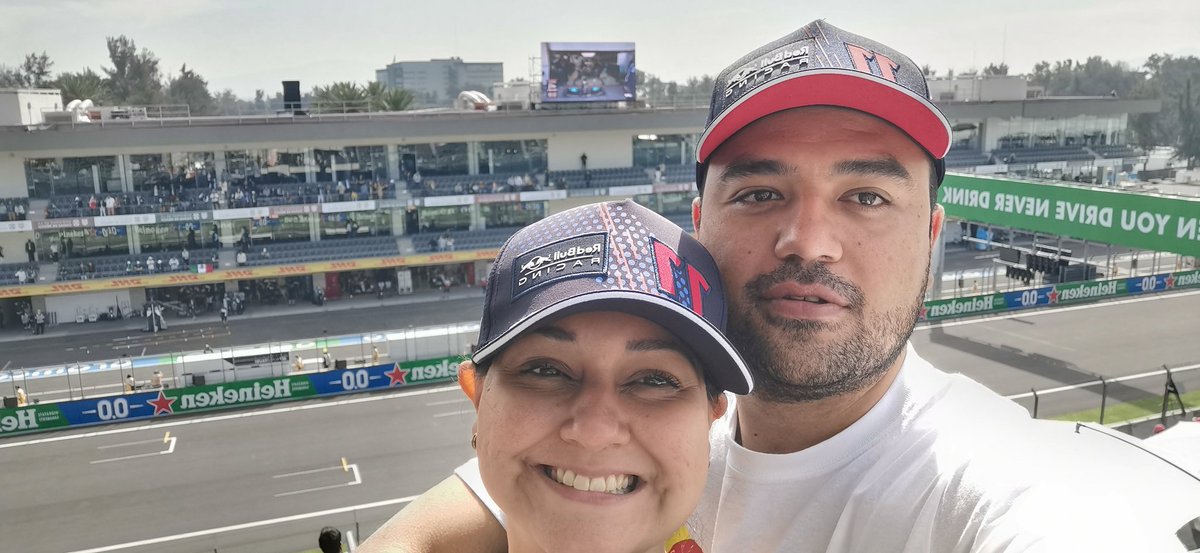 Rod_penia's tweet photo. #GPMexico #TeamChecoMEXICO
#LaBandaVerde
#ChecoRedBu11
#Orgu11oMexicano
Ya listos para la Qualy!!
Vamos @SChecoPerez!!! https://t.co/CMcFTEaIk3