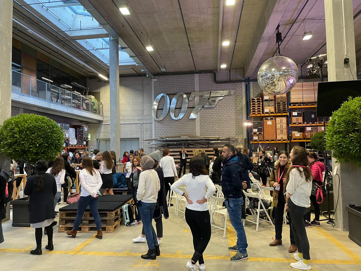 dgt_switzerland's tweet photo. More highlights from #herHACK Day 1 promoting #diversity in science and tech 🙌@awscloud @Cognizant @UBS @PMIScience @SamsungSchweiz @allianzsuisse @Zurich @Swisscom #Noerd #SwissDigitalDay #herhack2021 #femalehackathon https://t.co/sp0OrzSVj8