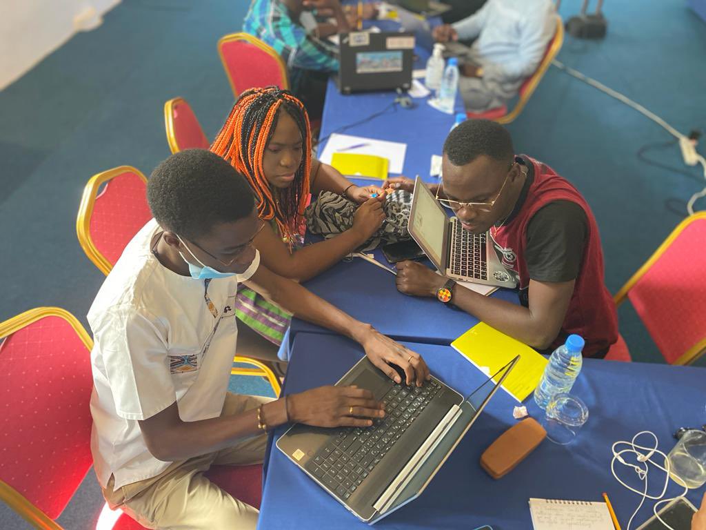 basile_oud's tweet photo. Clap de fin du stage thématique suivis de #Colaborathon organisés dans le cadre de #Ccitoyennes de @CFImedias ; de riches moment d’échanges entre les incubés et les acteurs de l’écosystème.
Projet soutenu par @AFD_France. Merci a @makesense pour les modules de formations . https://t.co/xHh1TT225R