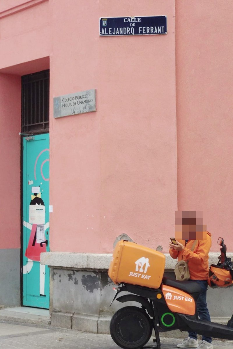 NoeliaCabezas_'s tweet photo. @AlmeidaPP_ Cinismo repugnante el tuyo que firmas políticas de infancia y las metes en un cajón. Aplica el #PLIAM, aplica el #PlanIntegralÁreasProtecciónSaludInfancia, aplica la ordenanza de movilidad. Haz algo por la infancia de Madrid que no sea plantarles fábricas al lado de sus colegios. https://t.co/vS6k5WTjjq