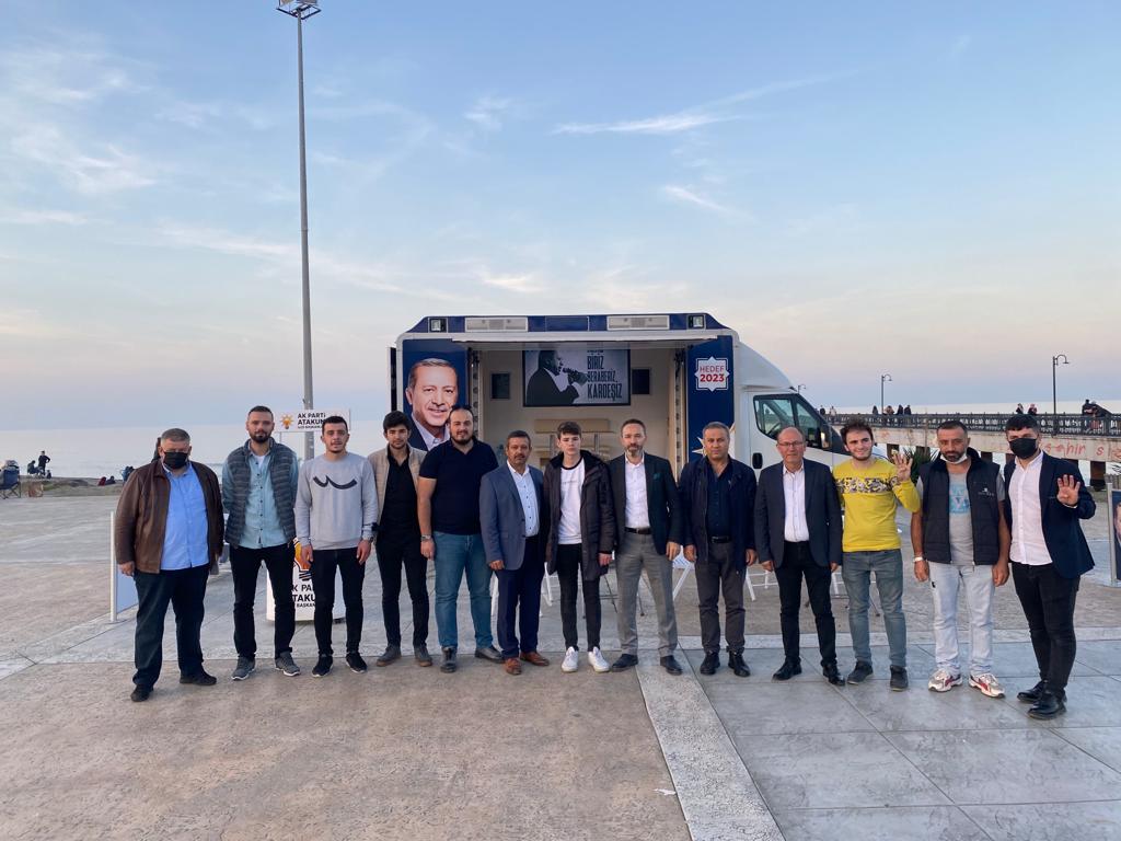 Atakum sahilinde Çobanlı iskelesinde Ak nokta aracımızda vatandaşlarımıza çay ikram ederek üye çalışmamızı gerçekleştirdik.Güneşli bir Cumartesi gününde bizimle birlikte olan vatandaşlarımıza teşekkürlerimizi sunuyoruz.
#İnanadığınYoldaYürü
#GençsinÖndeYürü
#ATAKUMGENÇLİĞİGELİYOR