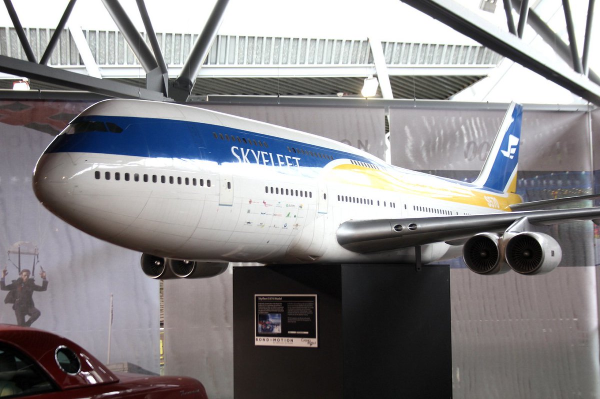 PauloSergioMDC's tweet photo. I've never watched Casino Royale in its entirety - that includes tonight's screening; ladies and gentlemen, the #Skyfleet #S570, aka the @BBC_TopGear @BoeingAirplanes 747
https://t.co/RfAqmoT6CD

@007 https://t.co/kIaJHPDS8Q