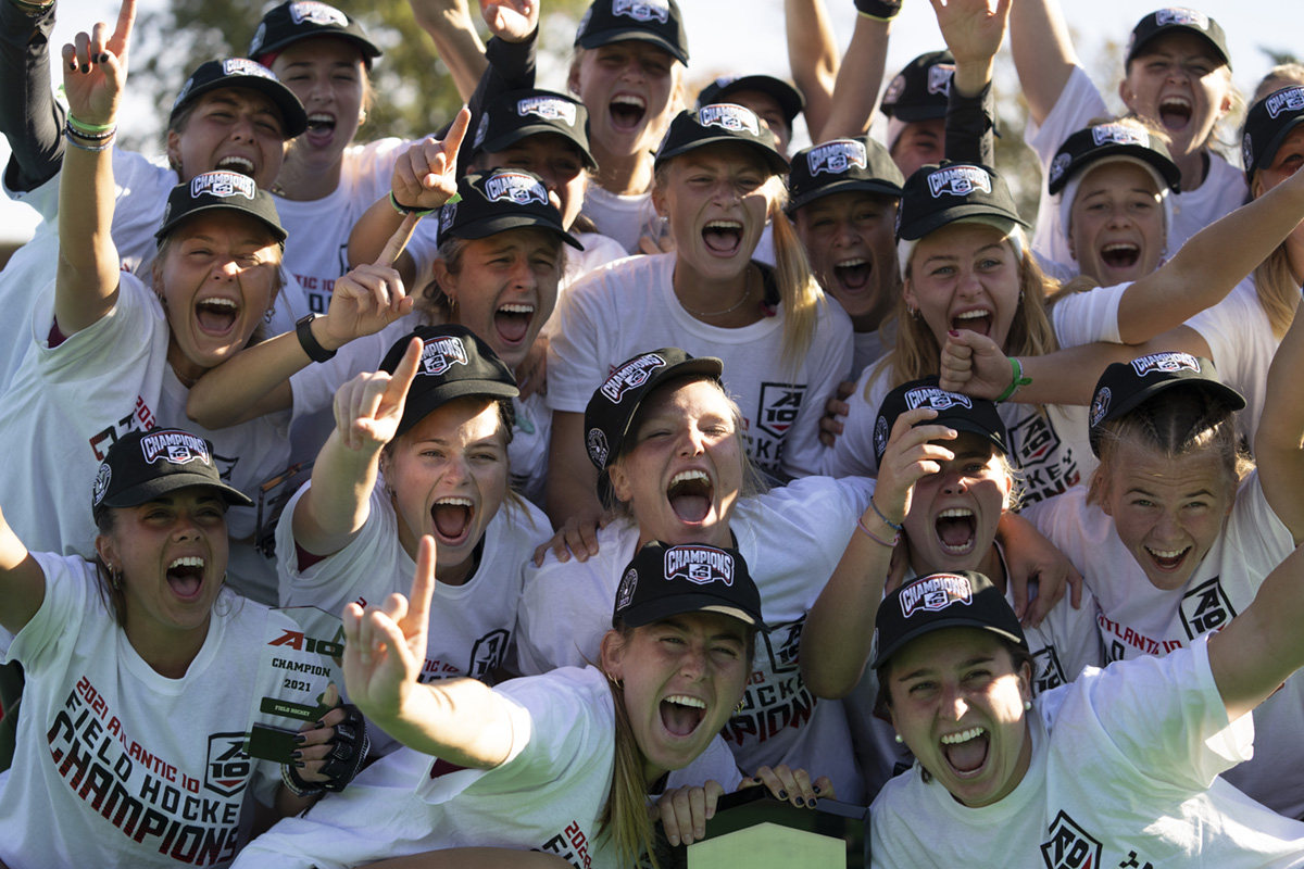 atlantic10's tweet photo. 🏆 THE #A10FH CHAMPS! 🏆

@SJUHawks_FH https://t.co/Ip4bLD3qj3