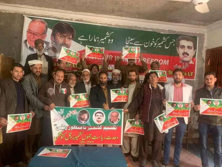 HamalayaRaja's tweet photo. #JKLF_AJKGB_ZonalConventionKotali2021
سب ہیڈ کوارٹر مطفرآباد میں زونل کنوشن کی تیاریوں کو حتمی شکل دینے کے لئے مرکزی قائدین کے ساتھ اہم بیٹھک،
#LongLiveState
#LongLiveJKLF https://t.co/jInVZmItHk