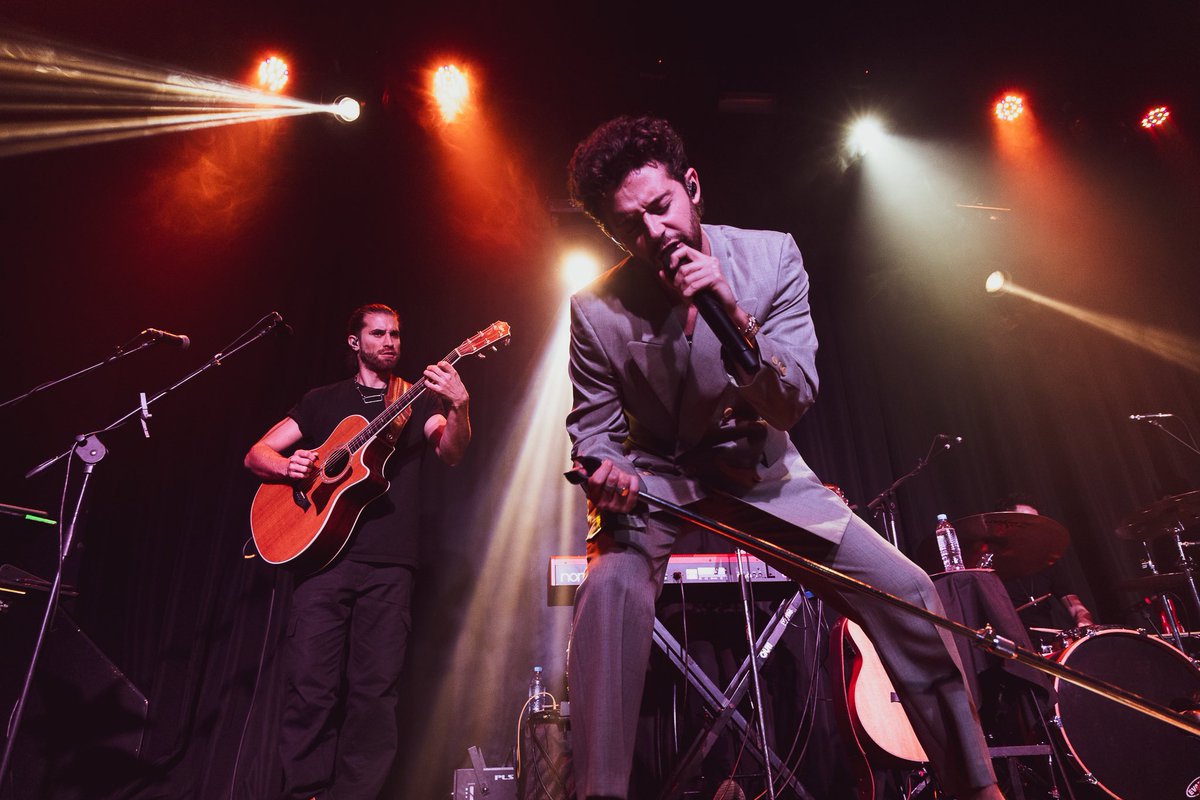 LEB_Ent's tweet photo. Esto es un poco de @_ruggero 🤍🎶 anoche rompiéndola completamente en el #CCGUEMES en #Rosario 💫🎉!!

🗓 ÚLTIMA FECHA • HOY 21hs EN @StudioTheater #CÓRDOBA

🎥: @cuinocuino 

#ruggero #show #showenvivo #ccguemes #centrocultural #acustico #atelofobia #atelofobiaproducciones https://t.co/35bIKqUgEV