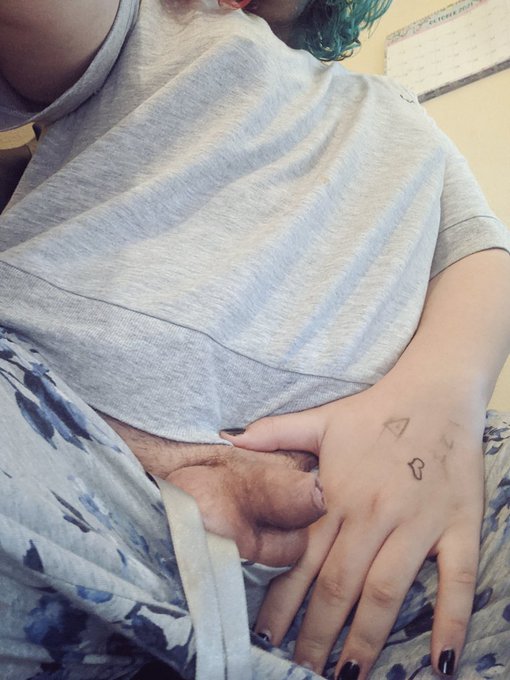 Wanna come suck my soft clit under the desk? https://t.co/HWn83gkzCl