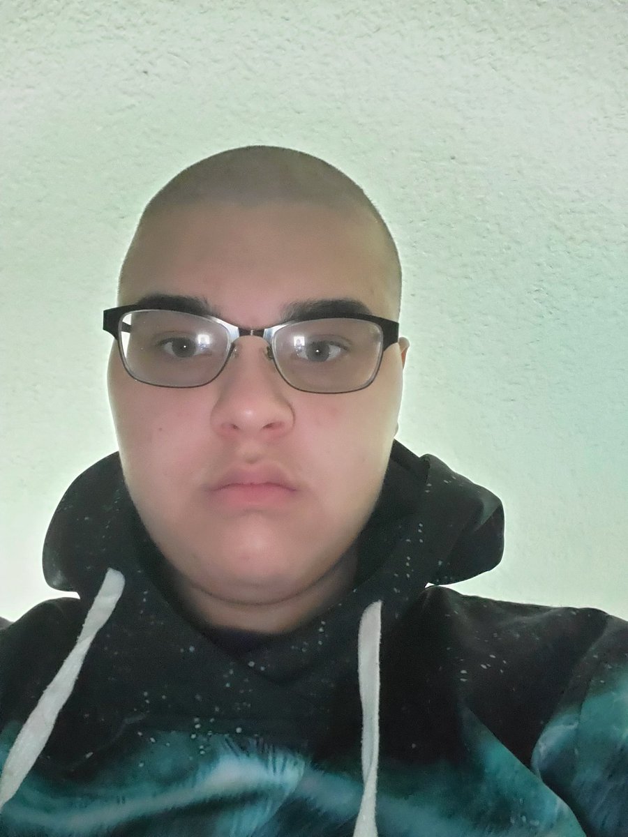 cakes_long's tweet photo. Shaved my head today lol already miss my hair https://t.co/1rl0WOoLUM