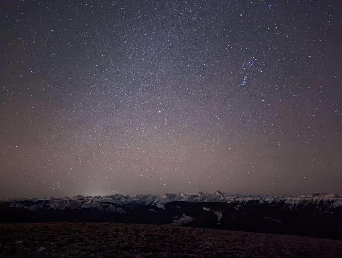 BrianZnotins's tweet photo. It took three attempts, an 0315 alarm, a new moon, and the day before the clocks turn back -- but I finally got to the top of #PrairieMountain at the right time for this photo. And it's nice to have friends willing to slog up a mountain two hours before sunrise! https://t.co/eQ4nNZHzxz