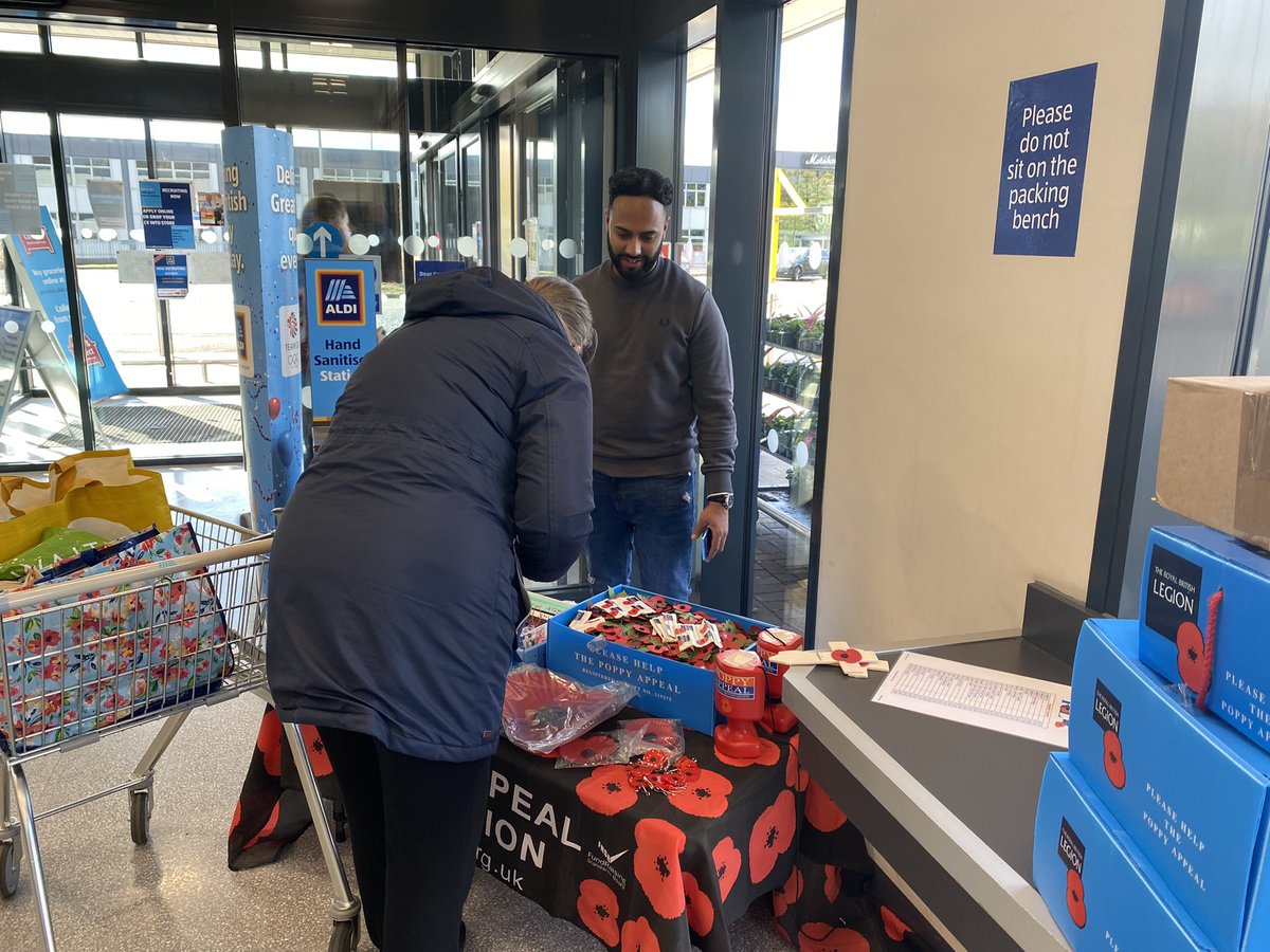 News <a href="/mkfm/">MKFM 106.3</a> 

Young people from the <a href="/UKMuslimYouth/">AMYA UK</a> have been selling poppies at Aldi in Bletchley.

mkfm.com/news/local-new…