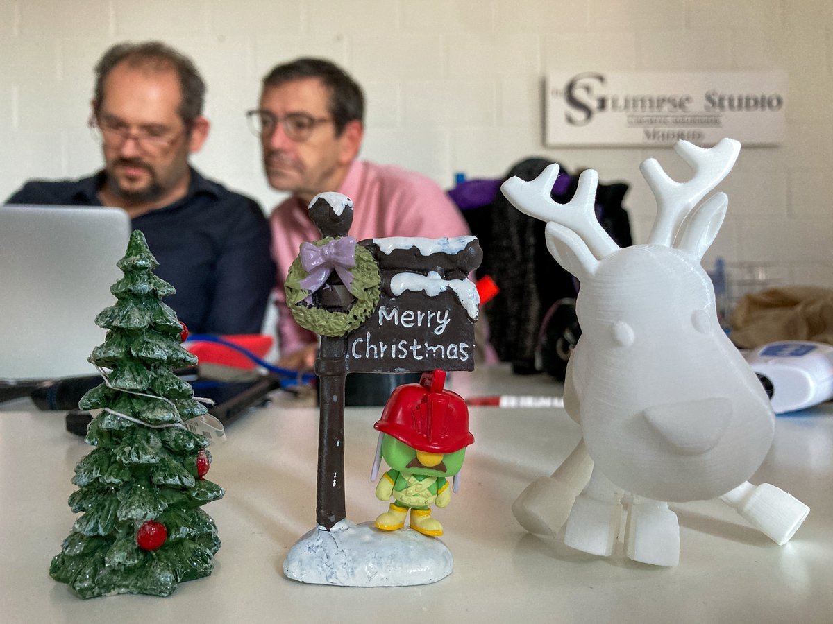 GlimpseStudioMD's tweet photo. Aquí estamos... editando las fotos del curso de glamour en @GlimpseStudioMD  y nuestra mascota el 'curri', pensando en las navidades... #curri #funko #alquilerdeestudio #losfraggle #fragglerock #reno #navidad #photostudio #book #estudiodefotografia #mascotas #merrychristmas https://t.co/uiinW5QZia