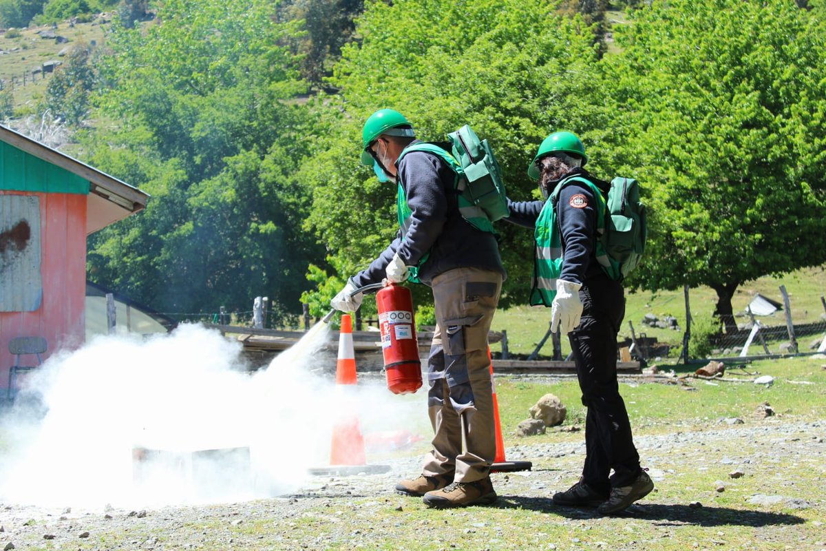 Senapred's tweet image. #ONEMIBiobio junto a @AltoComu certificaron a nuevo Equipo Comunitario de Respuesta a Emergencias (#CERT) tras curso realizado a comunidades de Quepuca Ralco, El Avellano y Aukin Walmapu, de la comuna de Alto Biobío #CursosONEMI