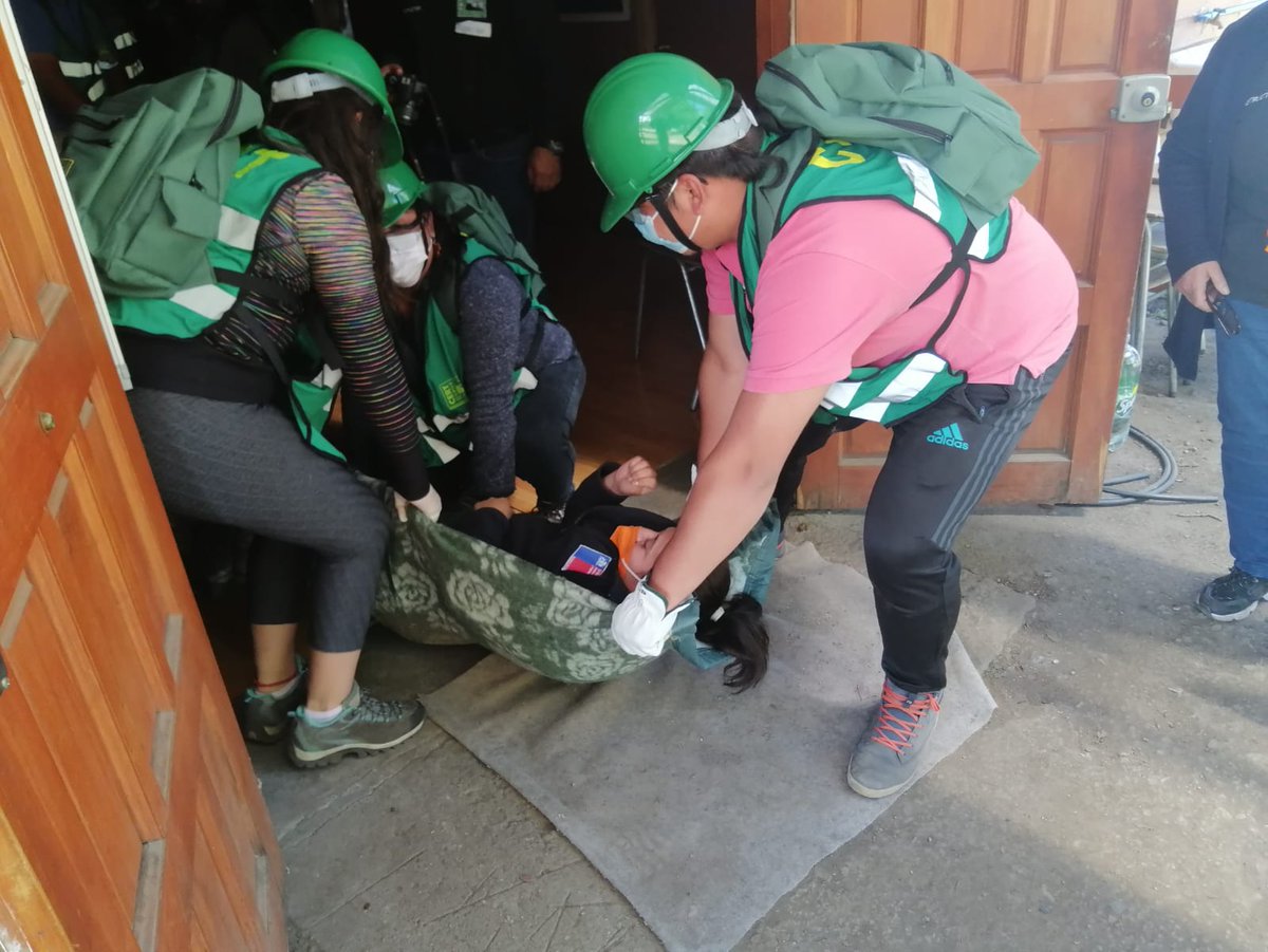 Senapred's tweet image. #ONEMIBiobio junto a @AltoComu certificaron a nuevo Equipo Comunitario de Respuesta a Emergencias (#CERT) tras curso realizado a comunidades de Quepuca Ralco, El Avellano y Aukin Walmapu, de la comuna de Alto Biobío #CursosONEMI