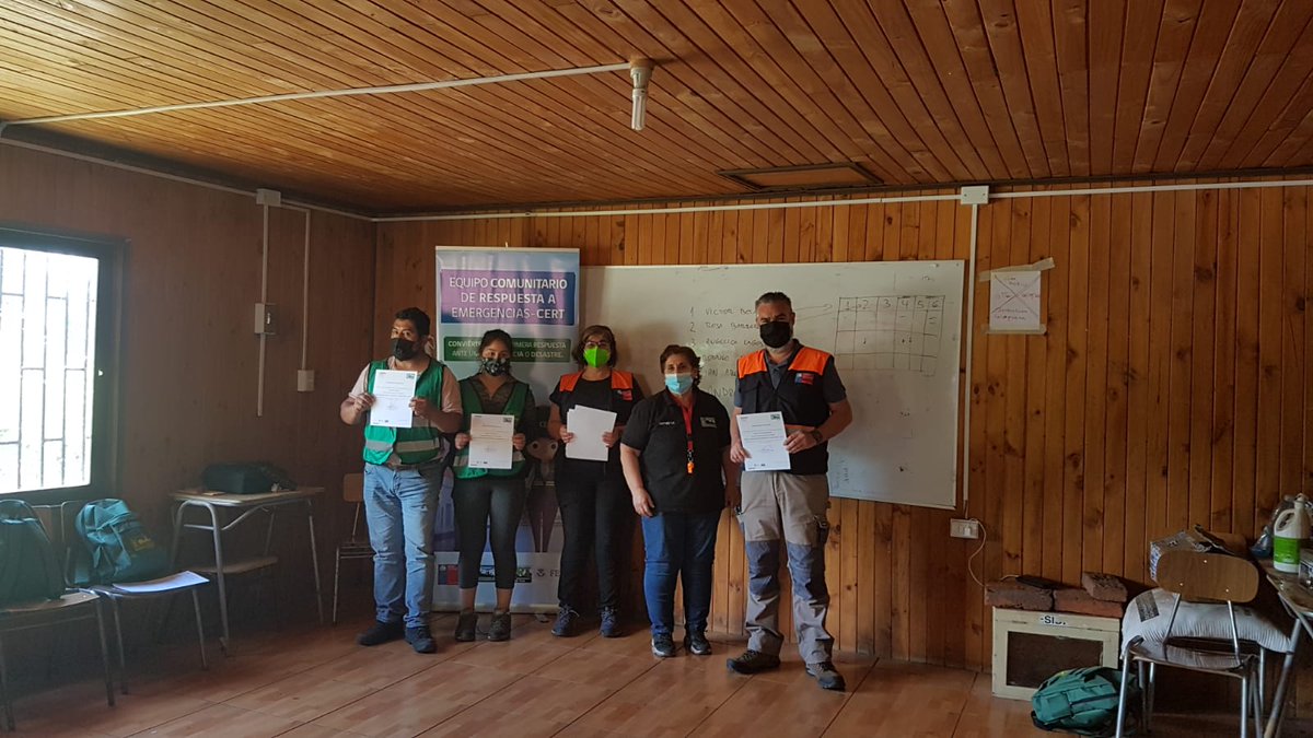 Senapred's tweet image. #ONEMIBiobio junto a @AltoComu certificaron a nuevo Equipo Comunitario de Respuesta a Emergencias (#CERT) tras curso realizado a comunidades de Quepuca Ralco, El Avellano y Aukin Walmapu, de la comuna de Alto Biobío #CursosONEMI
