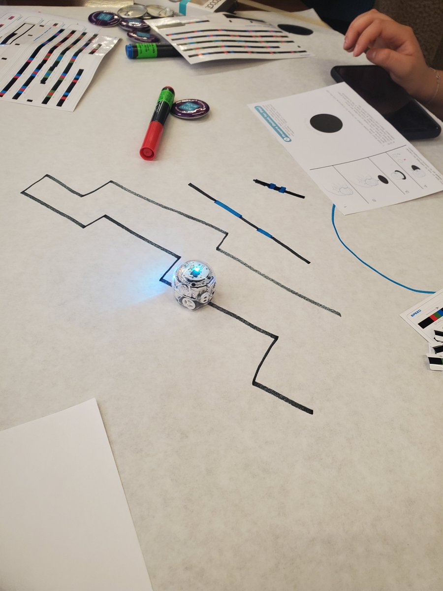 BethanyEhmcke's tweet photo. Hour of Code was so much fun! Thank you @COE_UNI for setting it all up! 
#HourofCode #CS #unietd https://t.co/LNN9RWsqSK