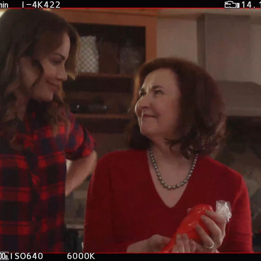 dailydurance's tweet photo. Erica Durance via Instagram (November 2021) https://t.co/7gzNc3mazz