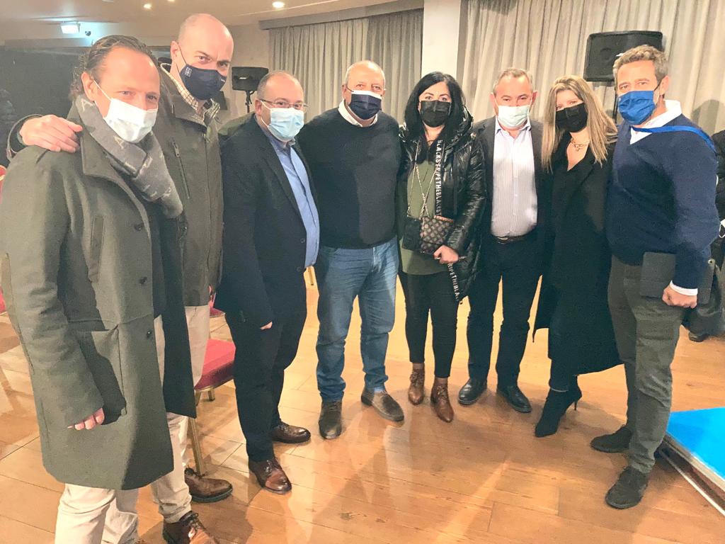 PPdeLugo's tweet photo. Óscar Rodríguez, elixido presidente do PP de Viveiro.
Candia, Olano e Tellado arrouparon ao líder da formación popular neste municipio, xunto a outros cargos orgánicos a nivel provincial.
#uncamiñoporpercorrerxuntos https://t.co/xtOu6XMsnk