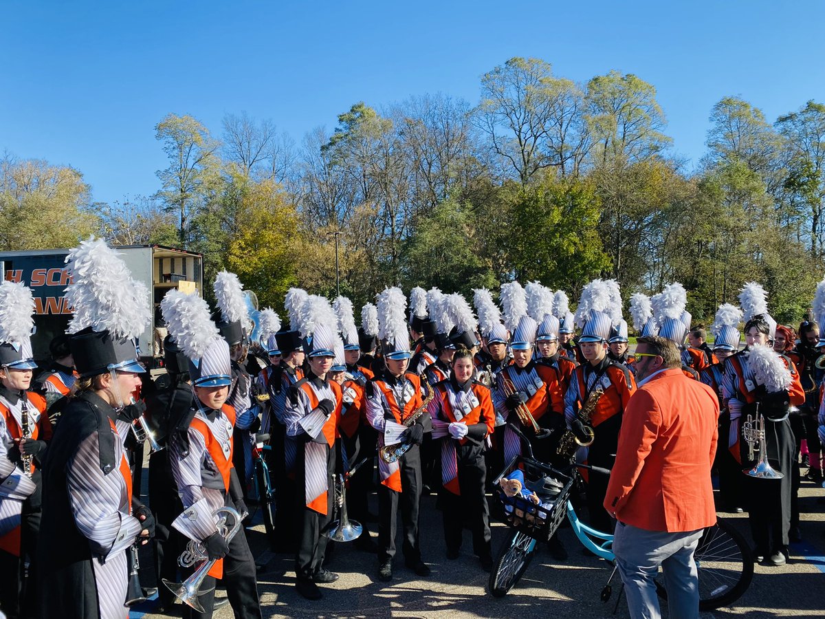 TigerSupt's tweet photo. Congrats to our @lhstigerbands on their UNBELIEVABLE performance today at Kings! I always love 80s music and our band rocked it. Great job all and thanks Mr. Miller! #HeyBand #HeyWhat #beLOVEland https://t.co/oPuQcCucSL