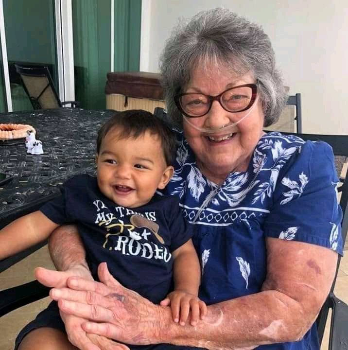 OtoseP's tweet photo. Just a little happy any way but my mama is still on sick bed, need more assist friends and  family https://t.co/qRq0FtW7LJ