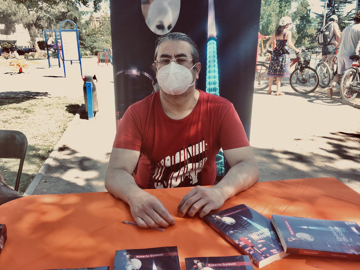 lectorcl's tweet photo. El Universo invisible de @rguid_libros está disponible para firma de su autor en #PrimaveraDelLibro2021 https://t.co/s3VEPWxWk1
