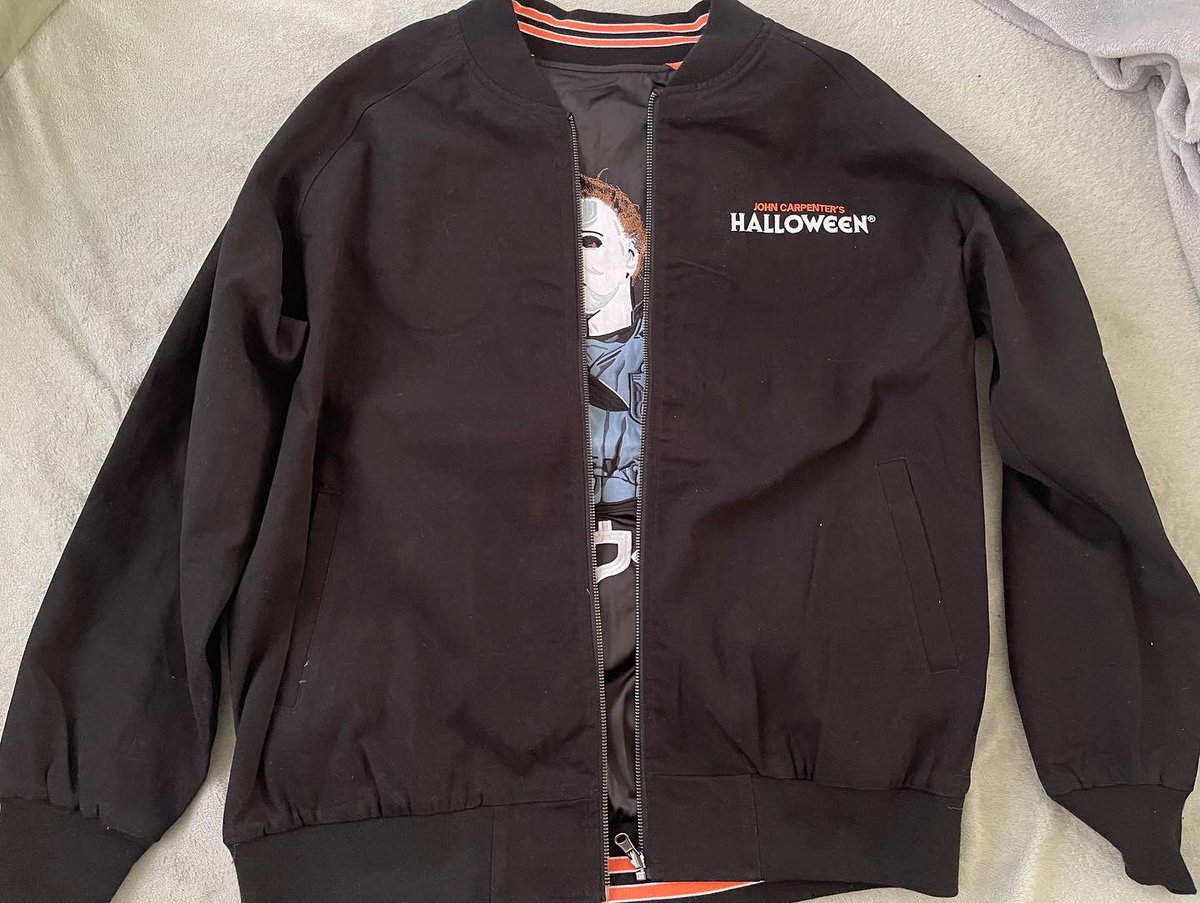Djkary8's tweet photo. Got my ‘Halloween’ jacket today! I love it… so awesome! #Halloween #HalloweenKills #MichaelMyers #LaurieStrode #Jacket #MiddleOfBeyond #Horror #HorrorCommunity #HorrorFans @middleofbeyond https://t.co/DmLmza7Qb3