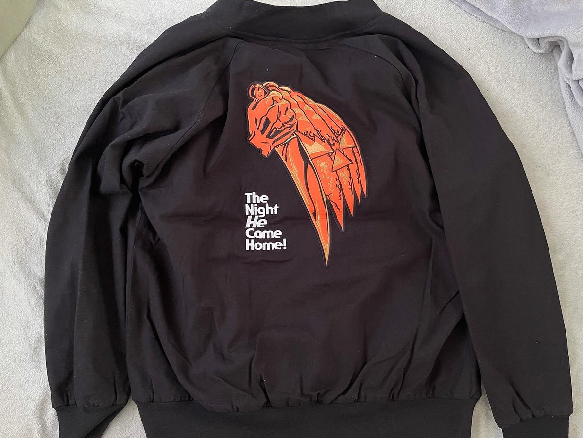 Djkary8's tweet photo. Got my ‘Halloween’ jacket today! I love it… so awesome! #Halloween #HalloweenKills #MichaelMyers #LaurieStrode #Jacket #MiddleOfBeyond #Horror #HorrorCommunity #HorrorFans @middleofbeyond https://t.co/DmLmza7Qb3