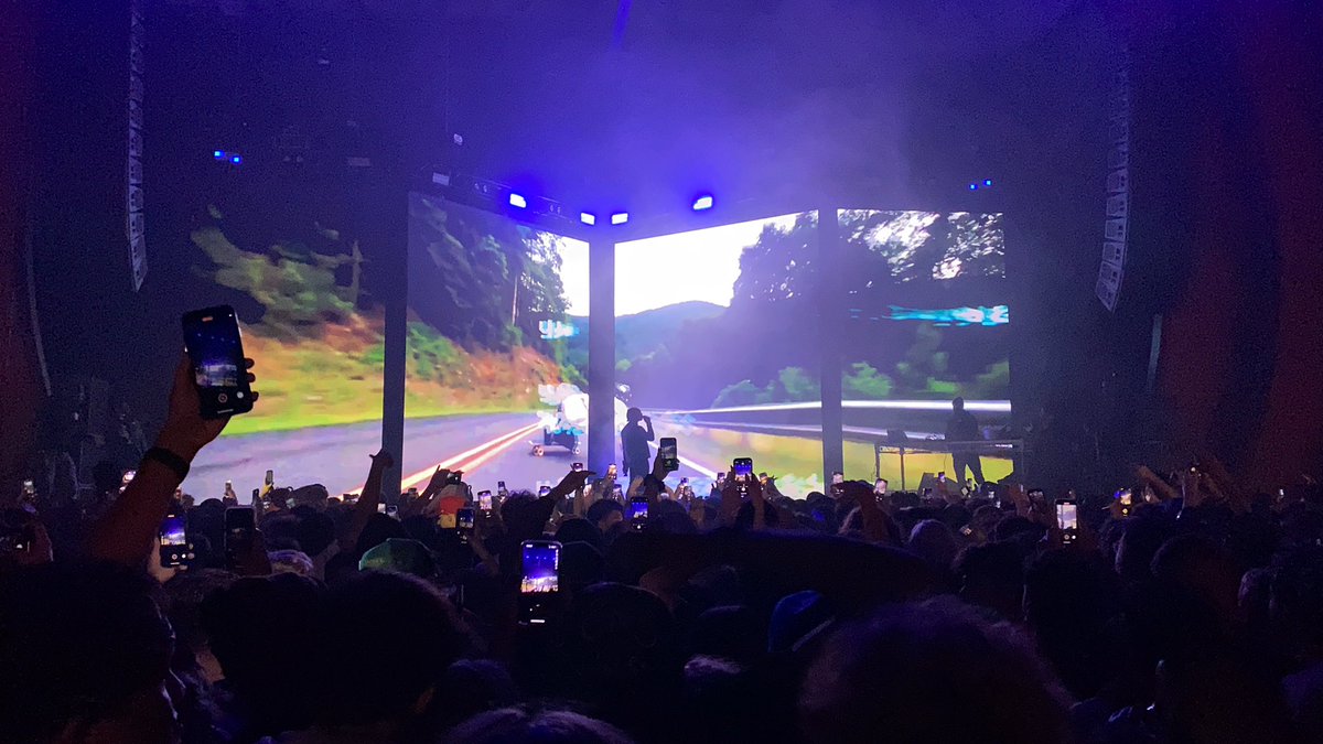 casper_otff's tweet photo. @RadiusChicago @trippieredd @cochise @_babysantana @squantto_ @SPKRBXpresents @LyricaLemonade @AurisPresents Hire me to be a camera man i took these from a iphone https://t.co/5EUgFA0iFo