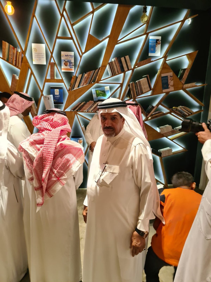 shayebab's tweet photo. #الأحساء_لا_تتثاءب  
 #MOCSaudi  
@MoC_Engage  
@KSAForUNESCO 
@MOCliterature
في الفعل الثقافي شخصية تستحق وقفة عندها,طبيب بيطري،اديب،شاعر،كاتب،مؤلف،وكيل اعلامي.د عبدالله البطيان سنوات من الألق بمجموعة النورس الثقافية،محطة أخيرة مكتبةنغمةالنورس بمقهى نغمة(شريك اعلامي)ب #الهفوف https://t.co/LXi6KuTXCb