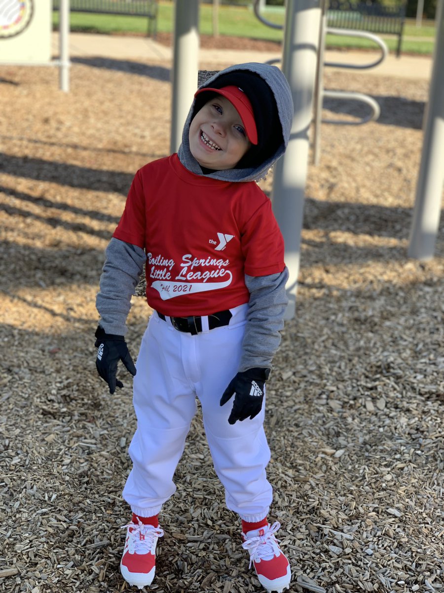 Ms3mmy's tweet image. Been a while since I’ve been on here but had to show off my baby boy! Just turned 5 last month and he’s out here living his best baller life⚾️♥️⚫️⚪️ after today’s game little dude took his mama’s out for lunch🥰 #thechroniclesofbeingaboymom